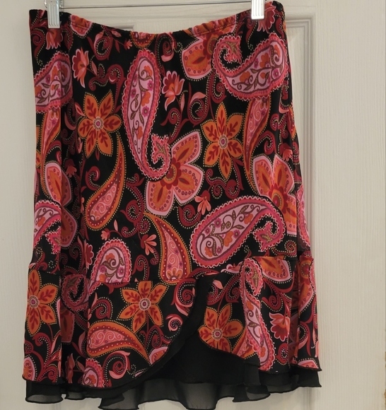 Fashion Bug Black Floral Skirt Large - Picture 6 of 7